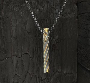 Tommi Salonen / SAVU design - Kelo (Anh&auml;nger, patiniert)