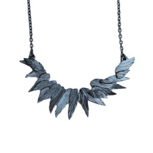 Jaana Junkkaala / Pioni Design - Reise (Halskette, oxidiert)