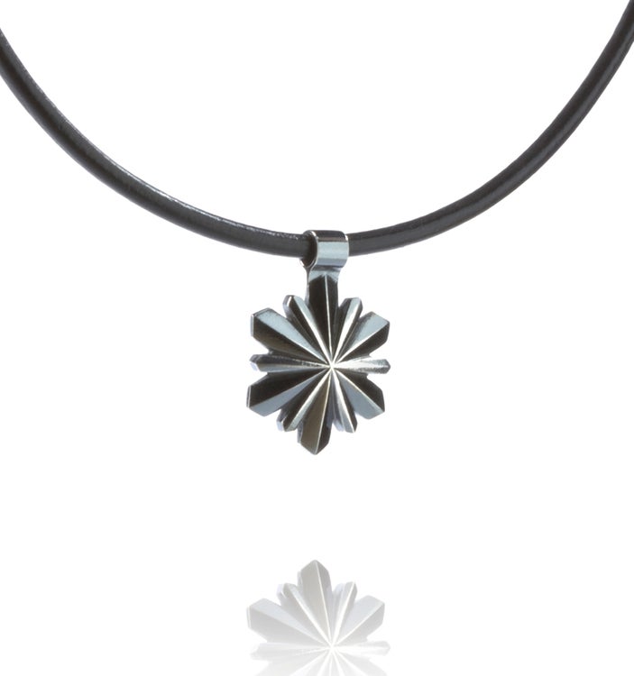 Juhani Salonen / Juhana Tampere - Schneekristall (Anh&auml;nger mit Lederschnur)