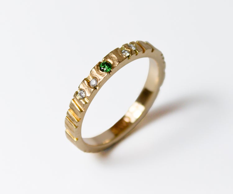 Tommi Salonen / SAVU design - Kelo (schmaler Diamantring, Gelbgold)